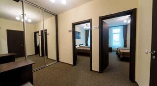 Гостиница 41 Омск Двухместный номер с 2 отдельными кроватями и общей ванной комнатой-1